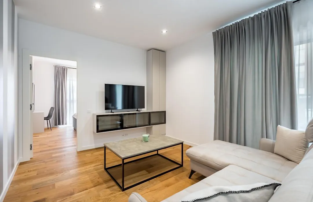 Maze Modern 1 King Bed Apartment, Fast Wi-Fi, In One Cotroceni-1